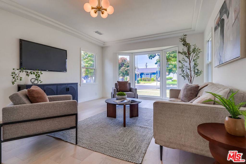 Los Angeles, CA 90047,9116 S Wilton PL