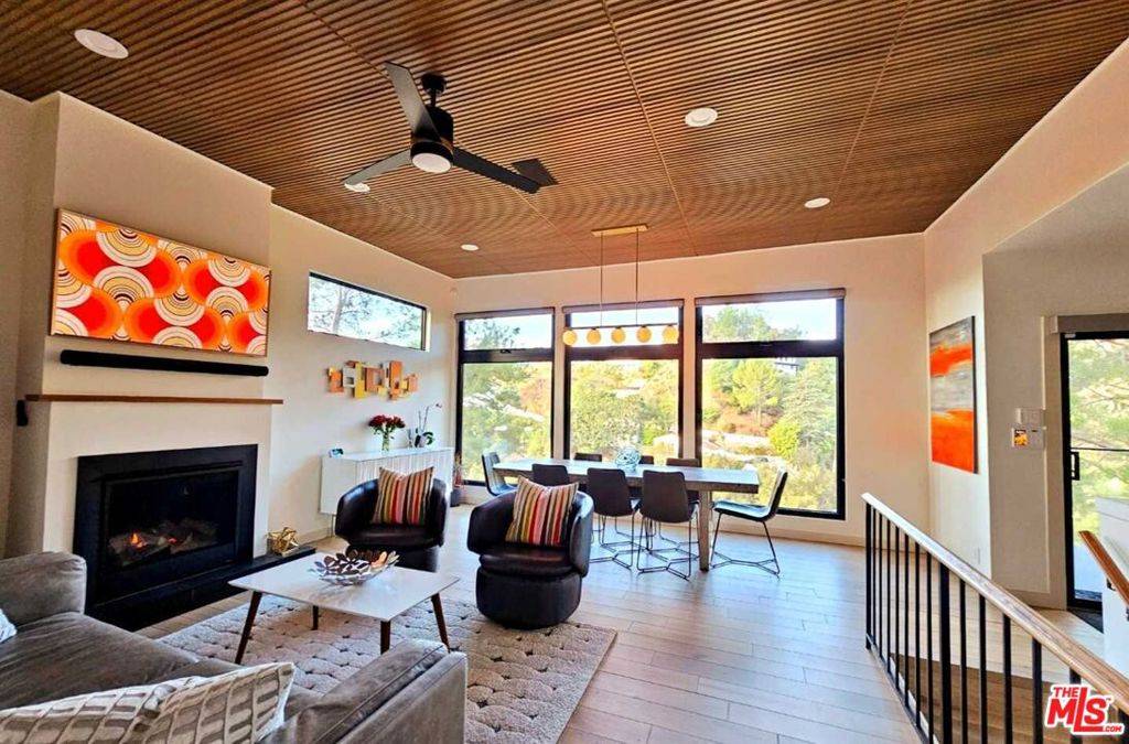Los Angeles, CA 90068,6194 Rodgerton DR
