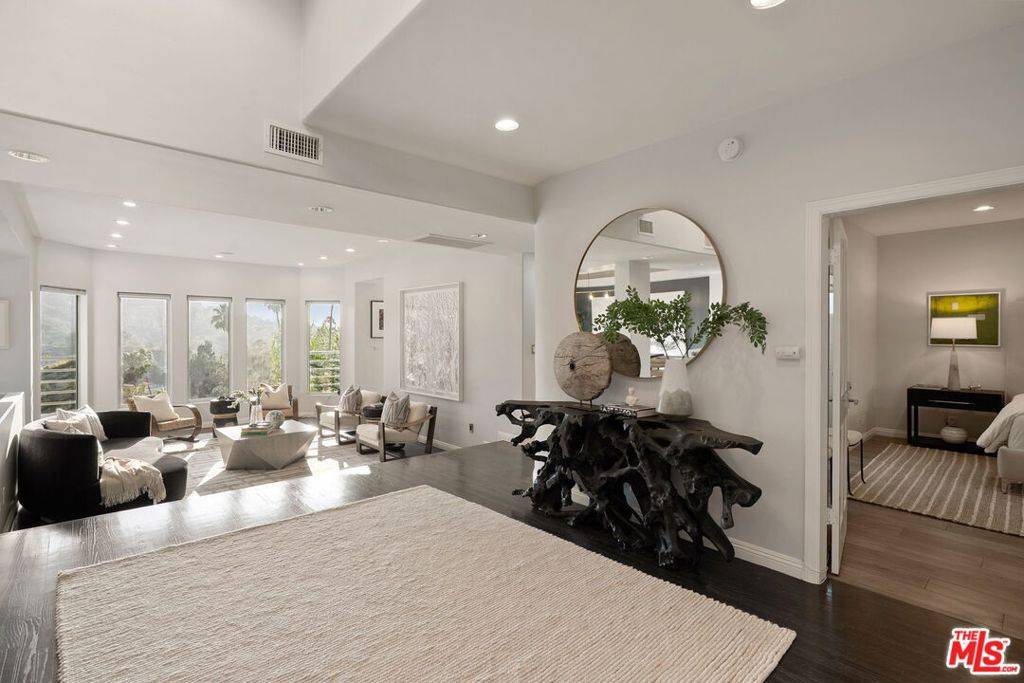 Los Angeles, CA 90068,3275 N Knoll DR
