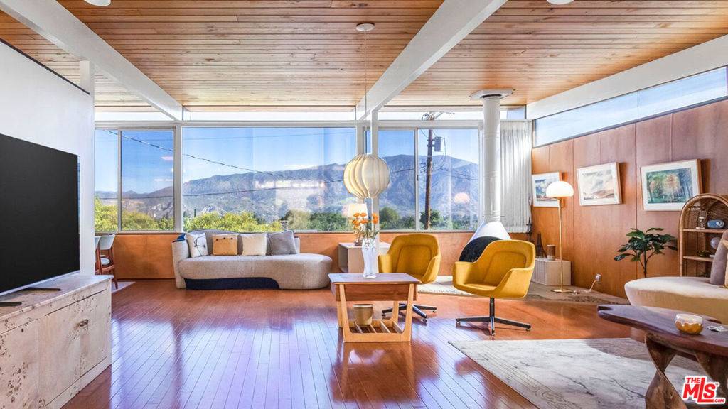 Sunland, CA 91040,8554 Day ST