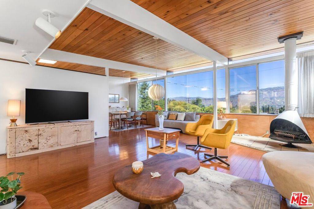 Sunland, CA 91040,8554 Day ST