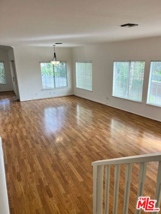 Montrose, CA 91020,2561 Mayfield AVE