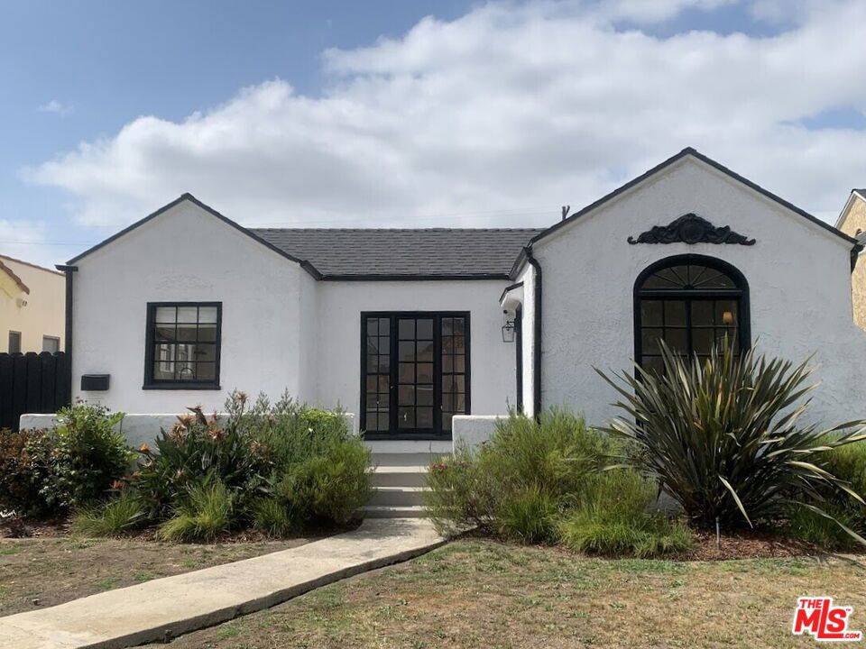 Los Angeles, CA 90047,2032 W 80th ST