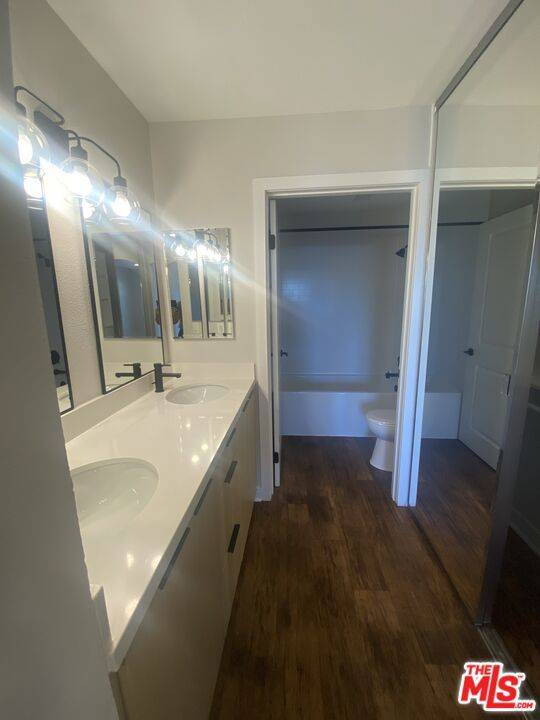 Los Angeles, CA 90036,7660 Beverly BLVD #305