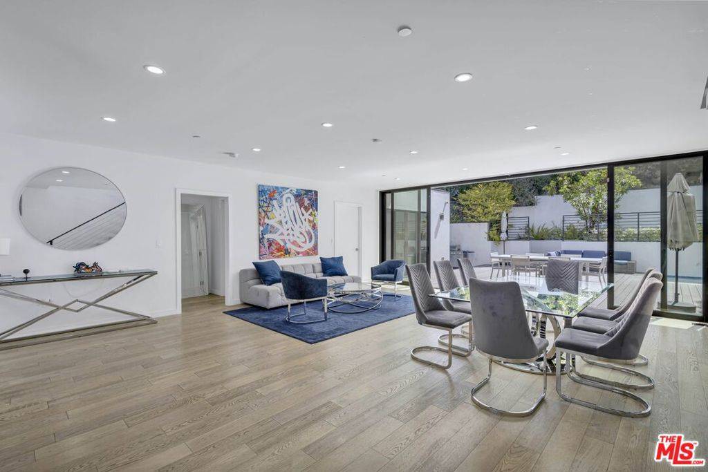 Beverly Hills, CA 90210,2044 Benedict Canyon DR