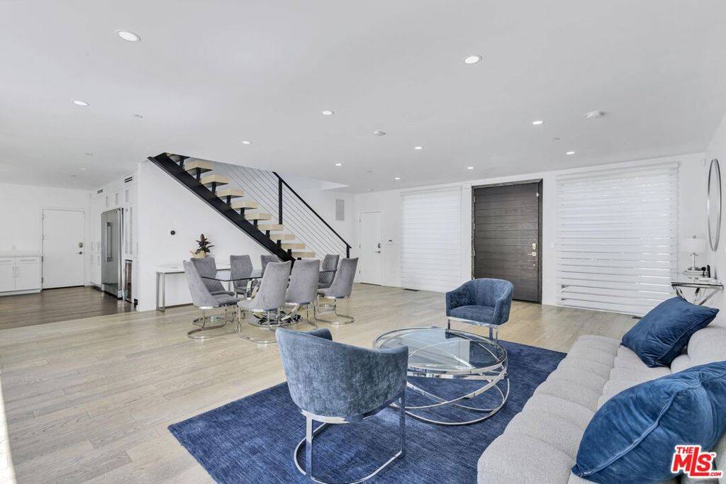 Beverly Hills, CA 90210,2044 Benedict Canyon DR