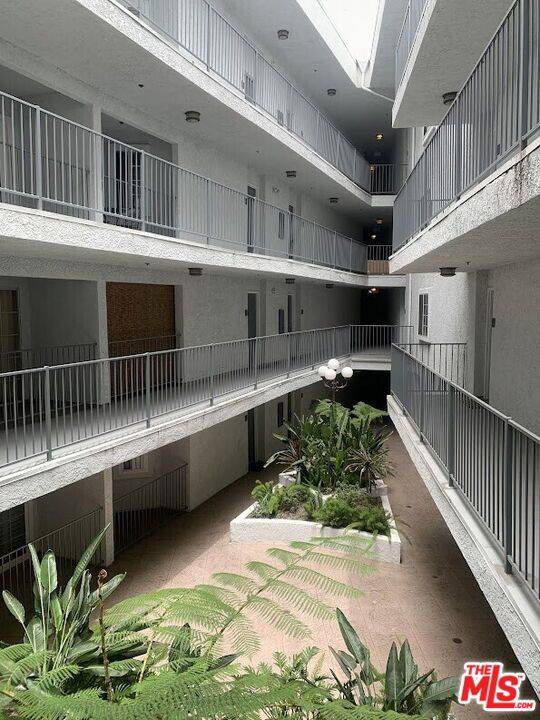 Sherman Oaks, CA 91403,4401 Sepulveda BLVD #207