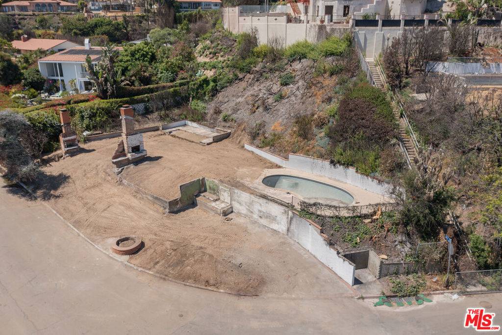 Pacific Palisades, CA 90272,300 Arno WAY