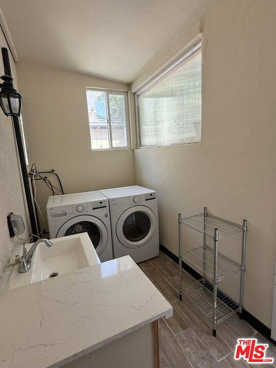Los Angeles, CA 90020,422 S Van Ness AVE