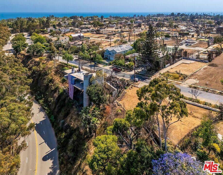 Pacific Palisades, CA 90272,824 Chautauqua BLVD