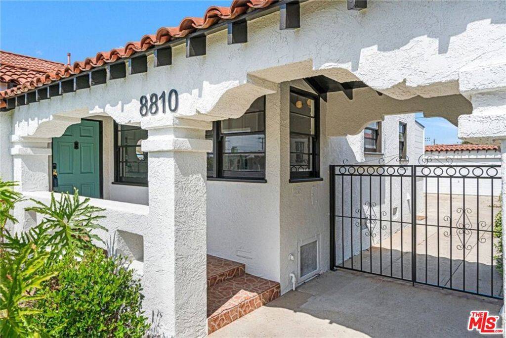 Los Angeles, CA 90047,8810 S Gramercy PL
