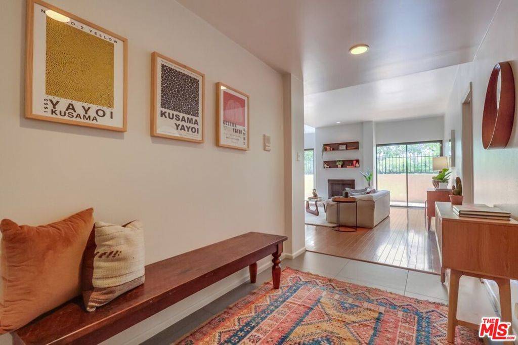 Los Angeles, CA 90027,4555 Franklin AVE #3