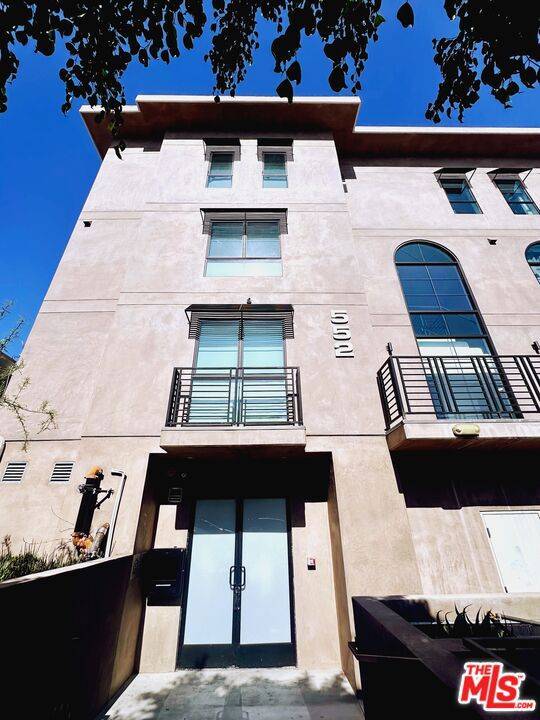 Los Angeles, CA 90004,552 N Hobart BLVD #303