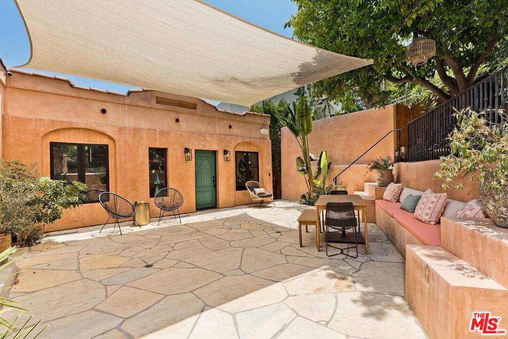 Los Angeles, CA 90027,3826 Sunset DR