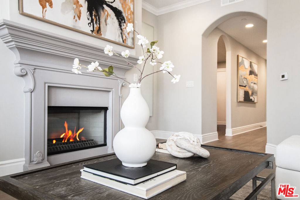 Beverly Hills, CA 90212,137 S Spalding DR #405