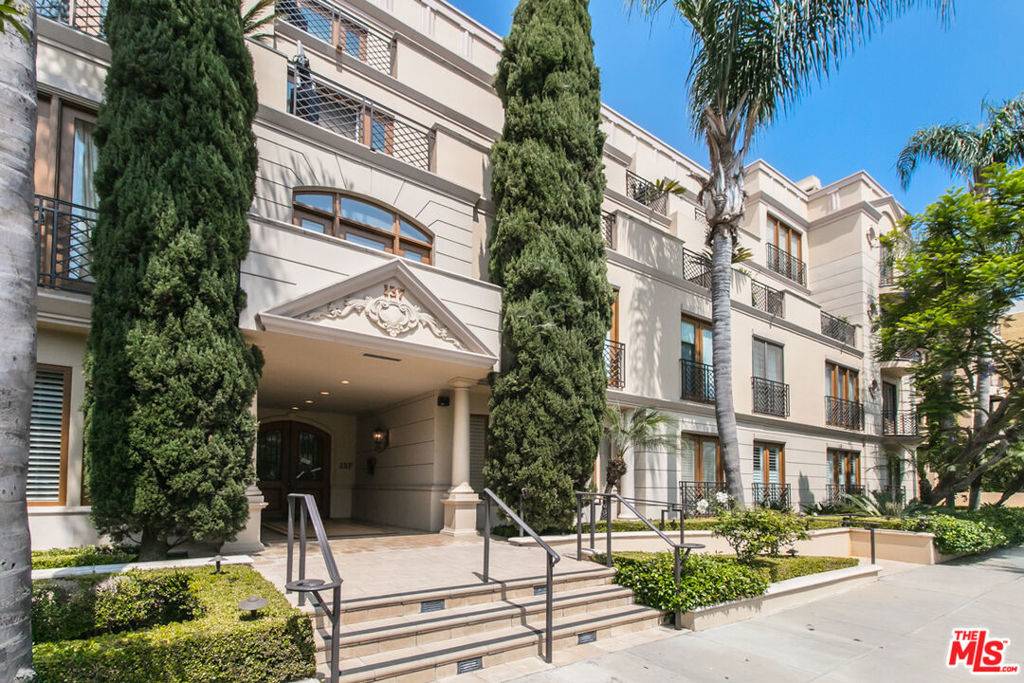 Beverly Hills, CA 90212,137 S Spalding DR #405
