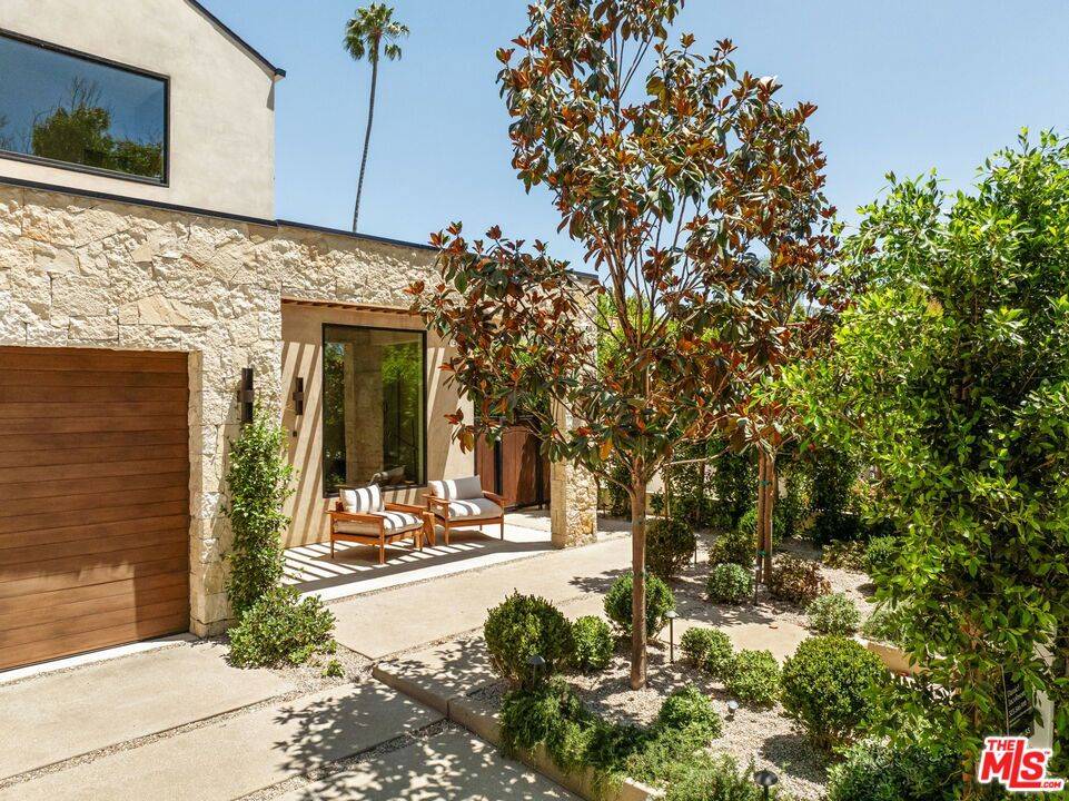 Los Angeles, CA 90048,636 N Laurel AVE