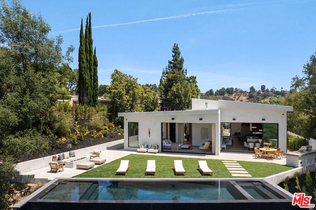 Beverly Hills, CA 90210,9715 Arby DR