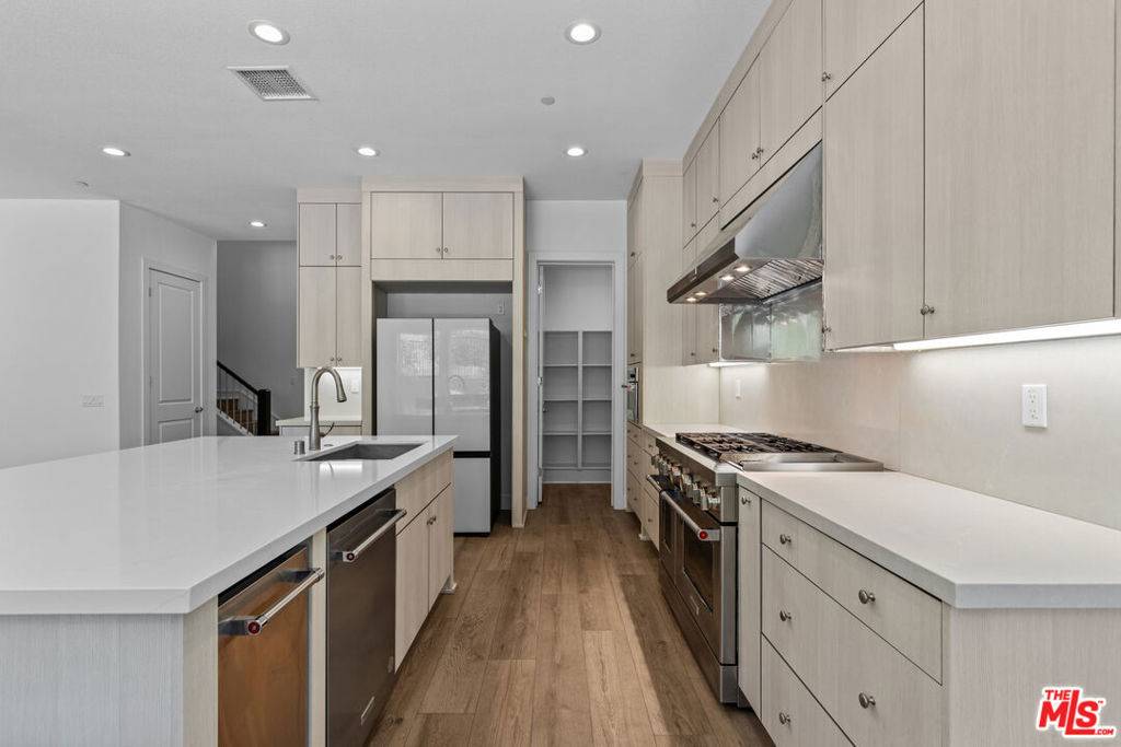 Porter Ranch, CA 91326,20723 W Deer Grass CT