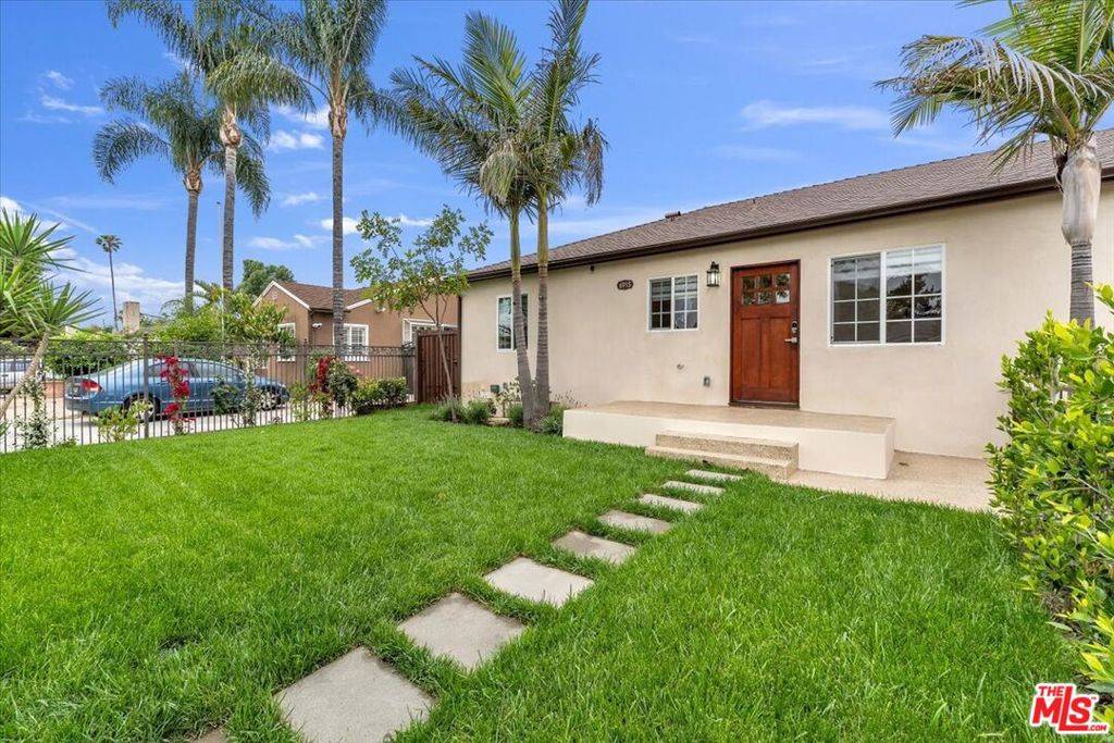 Van Nuys, CA 91406,6915 Encino AVE