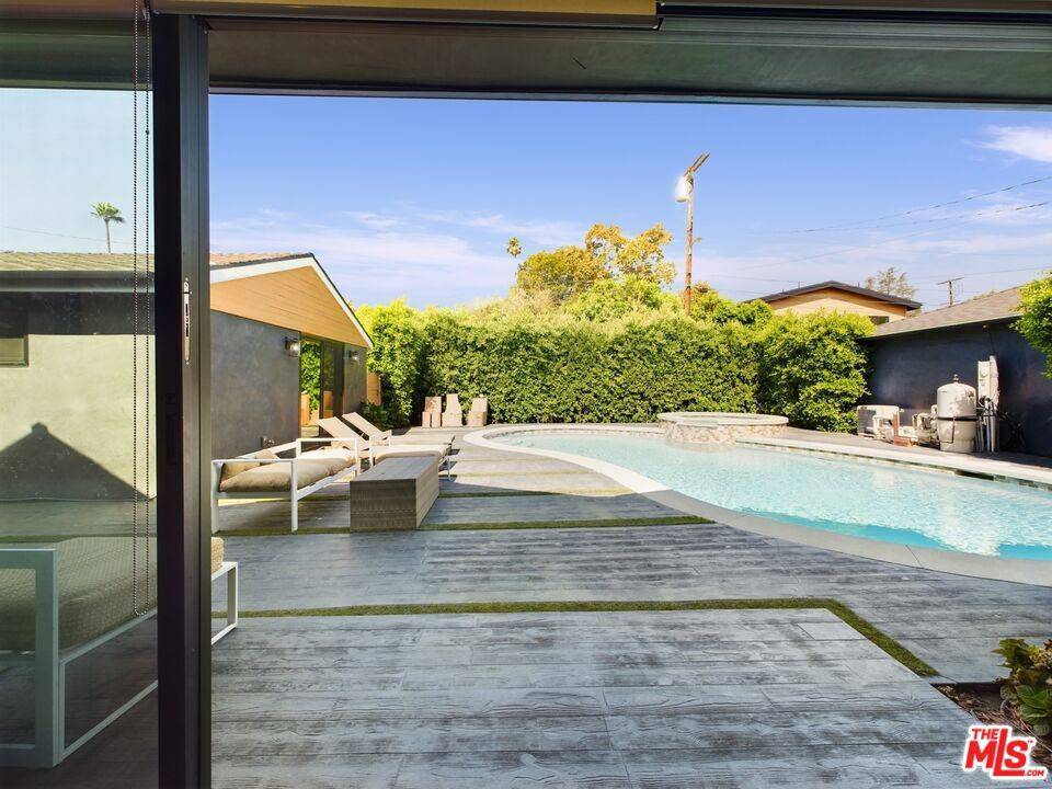 Sherman Oaks, CA 91423,5109 Longridge AVE