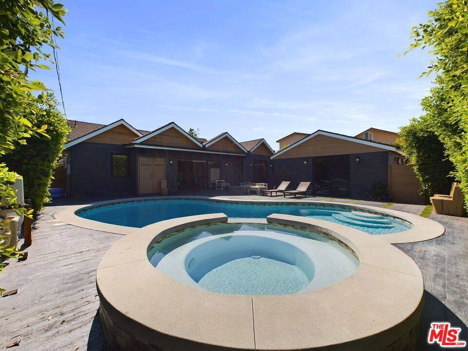 Sherman Oaks, CA 91423,5109 Longridge AVE