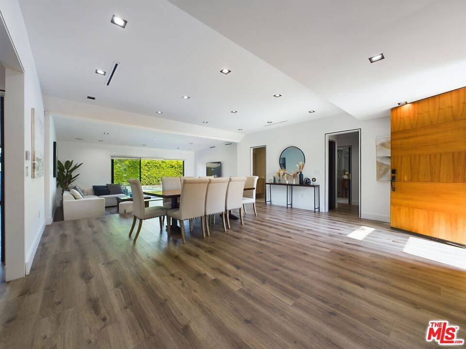 Sherman Oaks, CA 91423,5109 Longridge AVE