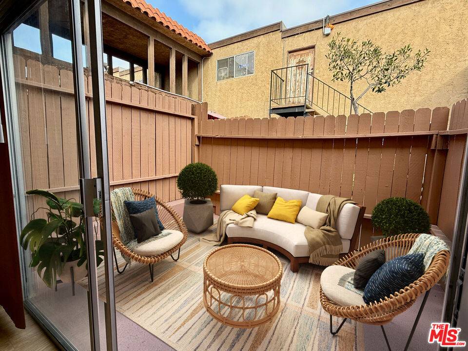 Inglewood, CA 90302,882 Victor AVE #13