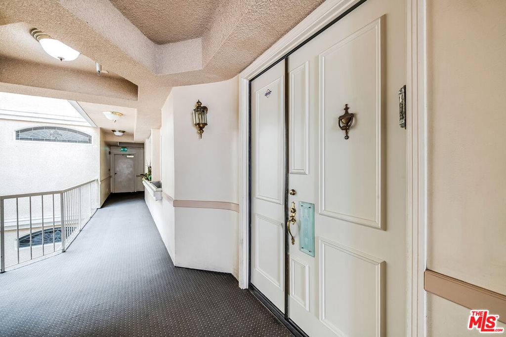 Beverly Hills, CA 90212,120 S Palm DR #301