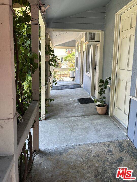 North Hollywood, CA 91606,12703 Welby WAY