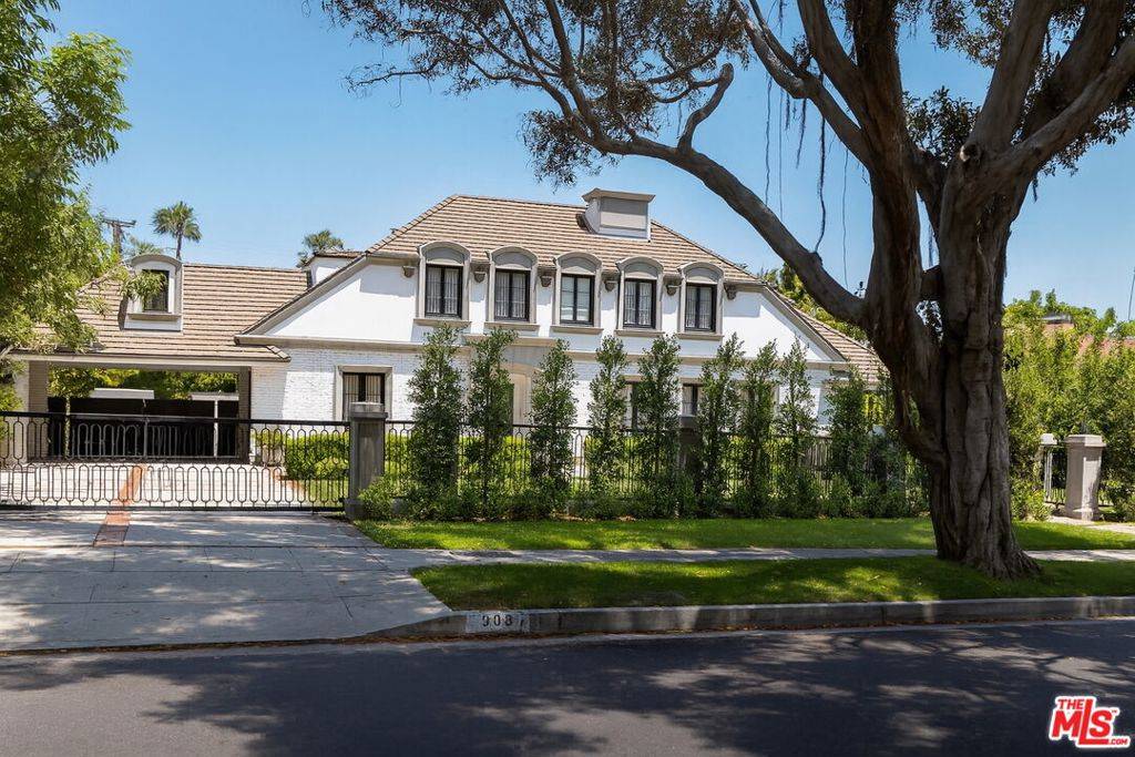 Beverly Hills, CA 90210,908 N Rexford DR