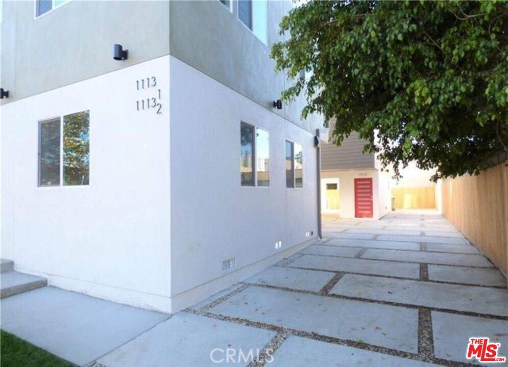 Los Angeles, CA 90019,1113 Carmona AVE