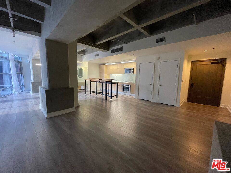 Los Angeles, CA 90017,727 W 7th ST #1011