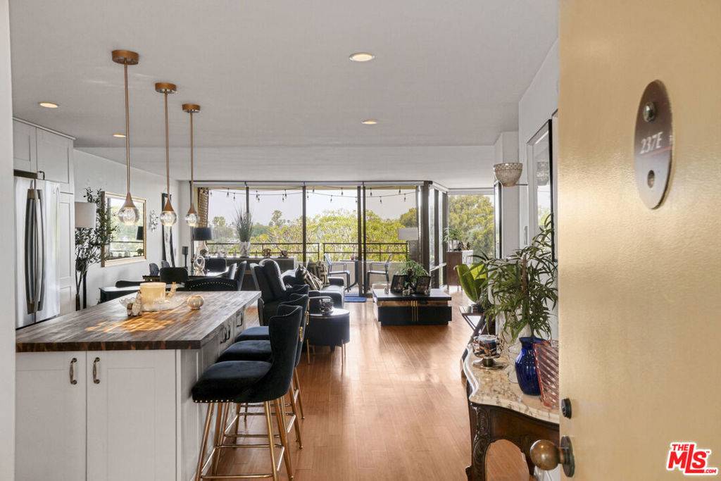 Marina Del Rey, CA 90292,4337 Marina City DR #237