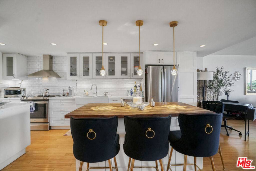 Marina Del Rey, CA 90292,4337 Marina City DR #237