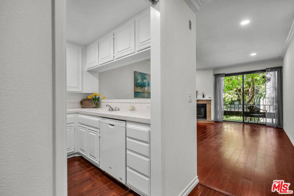 Playa Del Rey, CA 90293,8675 Falmouth AVE #215