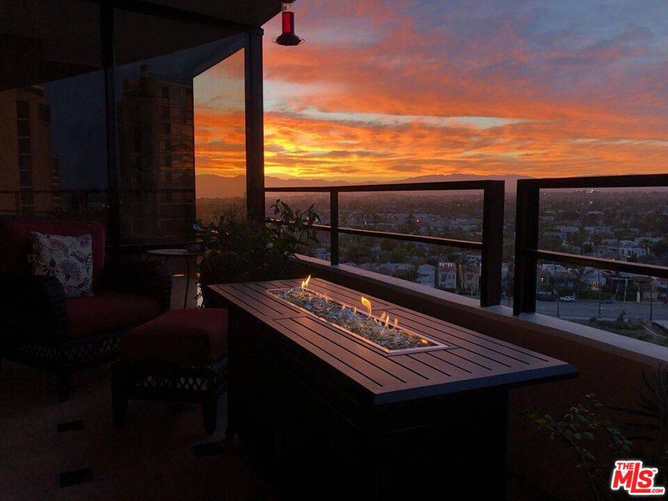 Marina Del Rey, CA 90292,4265 Marina City DR #815