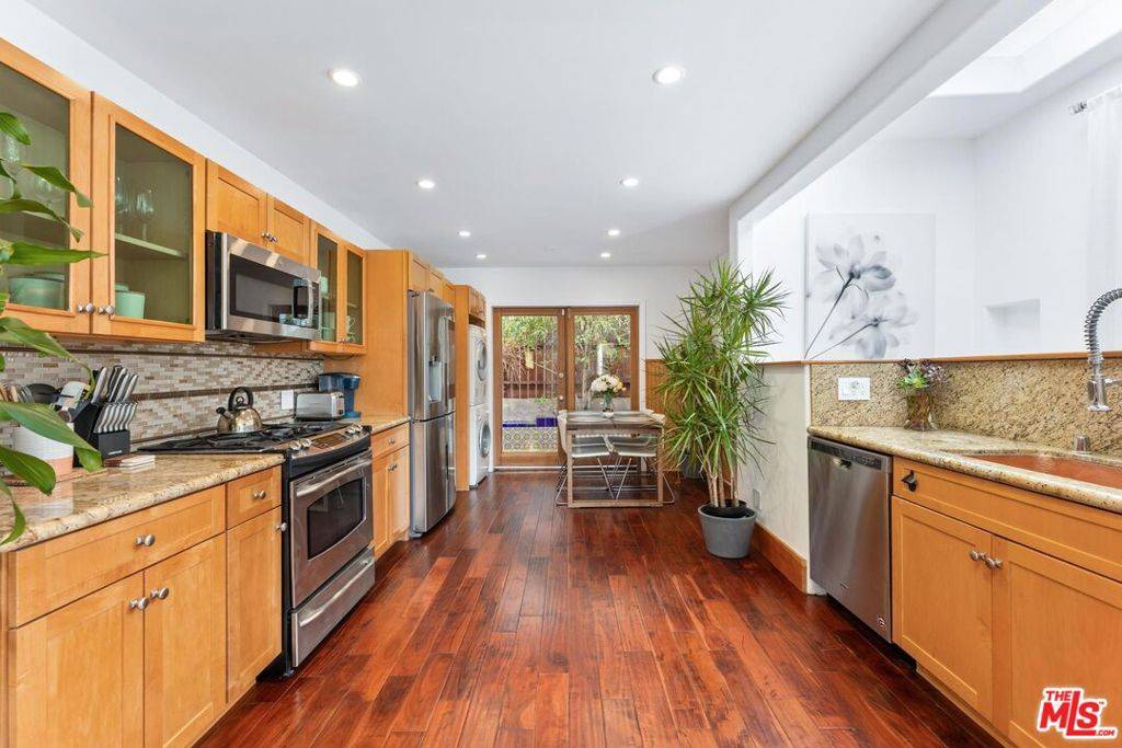 West Hollywood, CA 90069,8827 Betty WAY