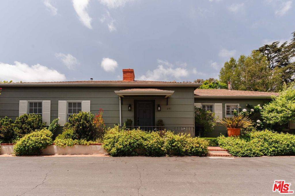 Brentwood, CA 90049,261 S Carmelina AVE