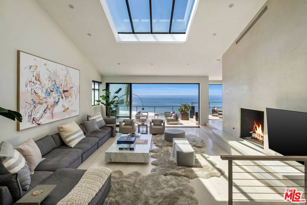 Malibu, CA 90265,31504 Victoria Point RD