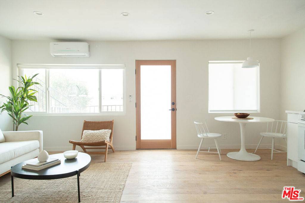 Los Angeles, CA 90065,3363 N Andrita ST #5