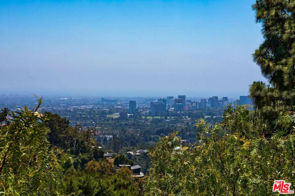 Beverly Hills, CA 90210,9354 Claircrest DR