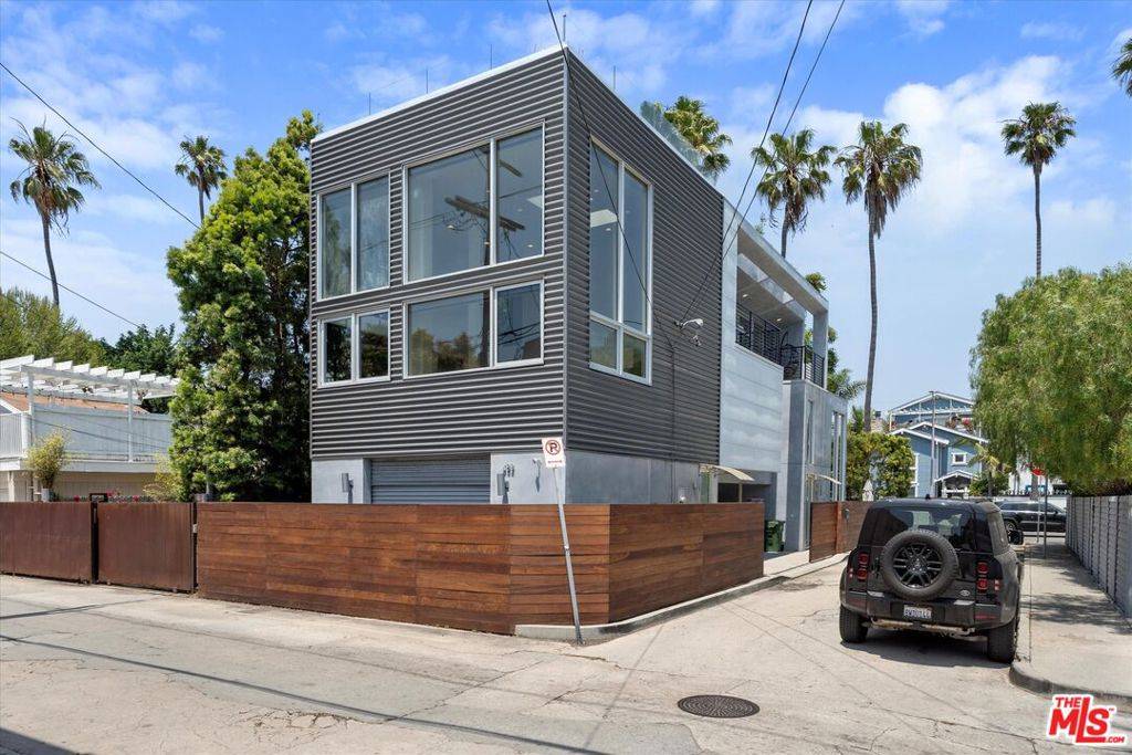 Venice, CA 90291,483 Carroll Canal CT