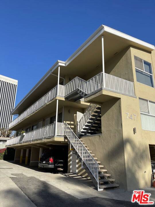 Los Angeles, CA 90036,747 S Curson AVE #4