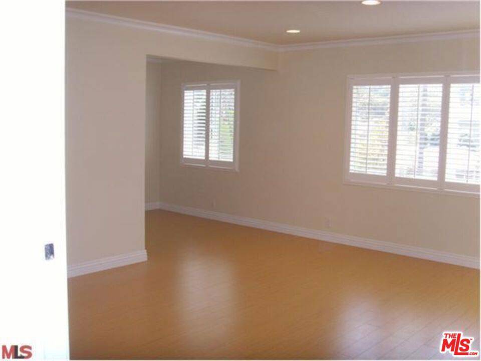 Playa Del Rey, CA 90293,8308 Pershing DR