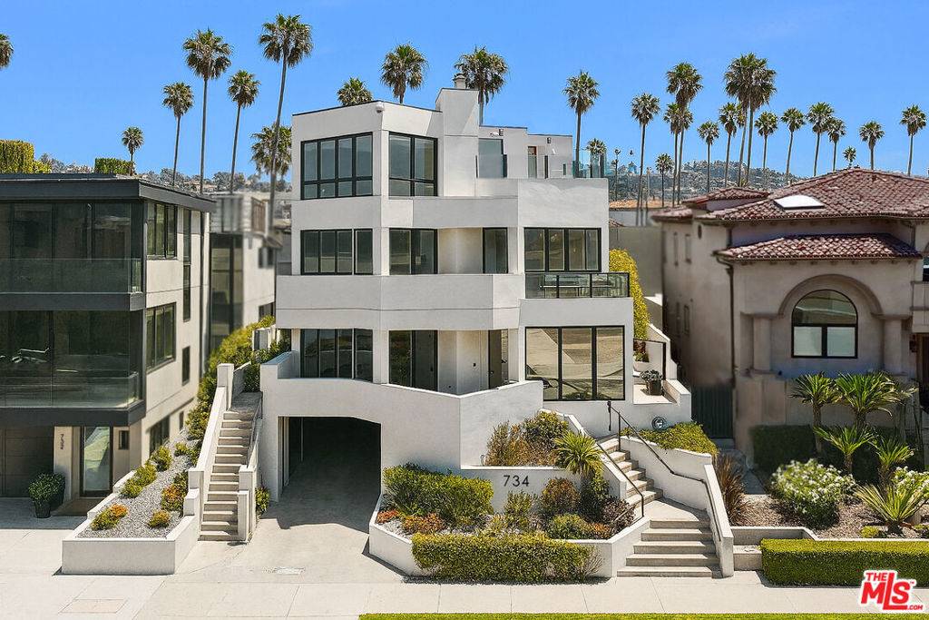 Redondo Beach, CA 90277,734 Esplanade #A