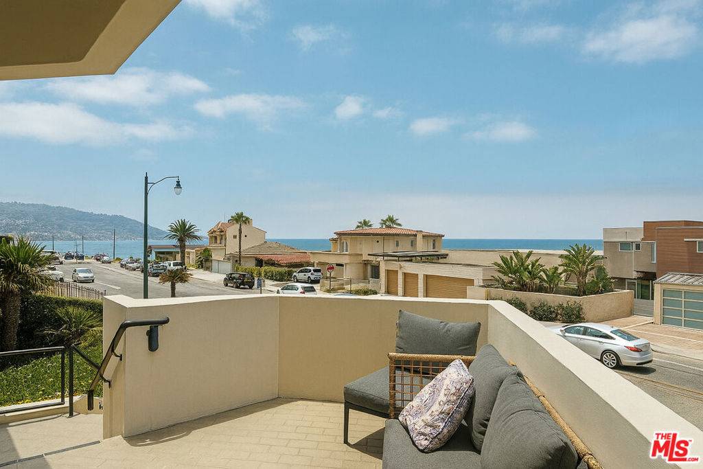 Redondo Beach, CA 90277,734 Esplanade #A