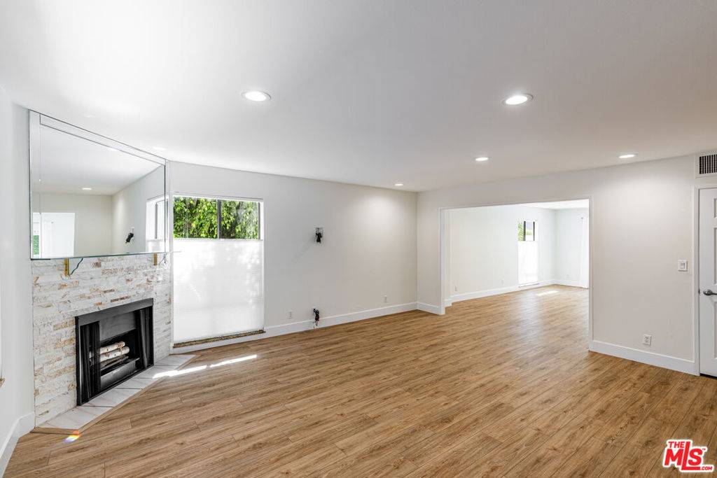 North Hollywood, CA 91602,10817 Whipple ST #15