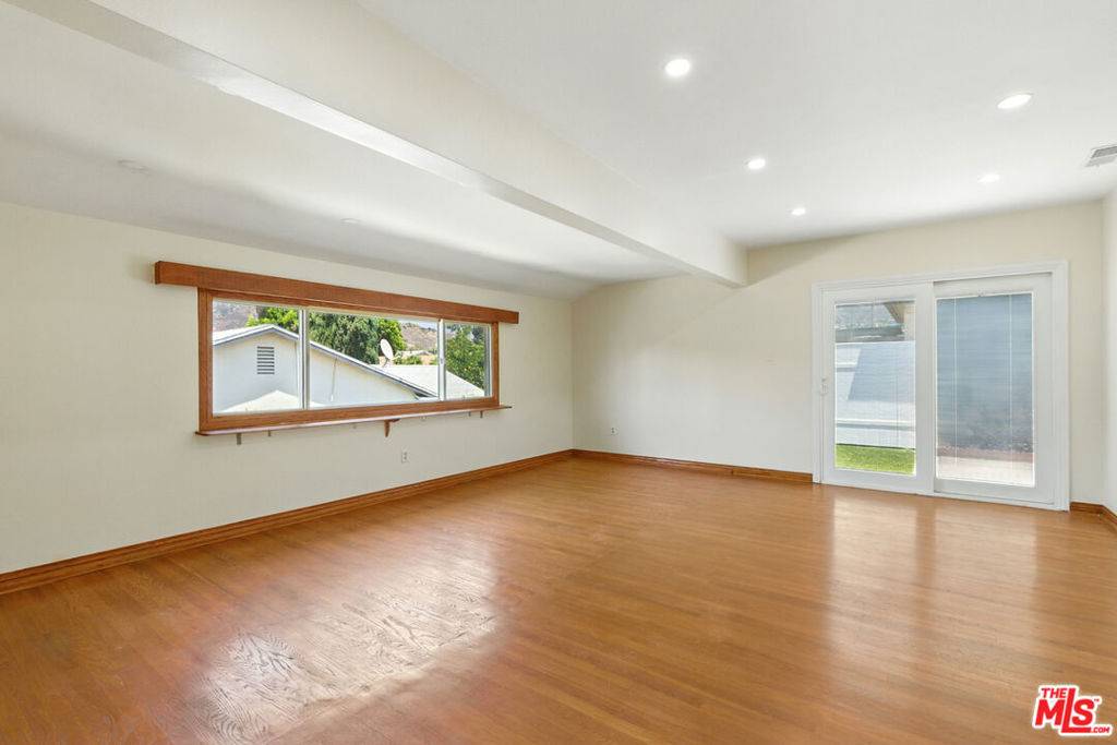 Sunland, CA 91040,8361 Wentworth ST