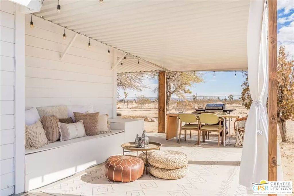 Landers, CA 92285,1616 Sunset Mesa RD